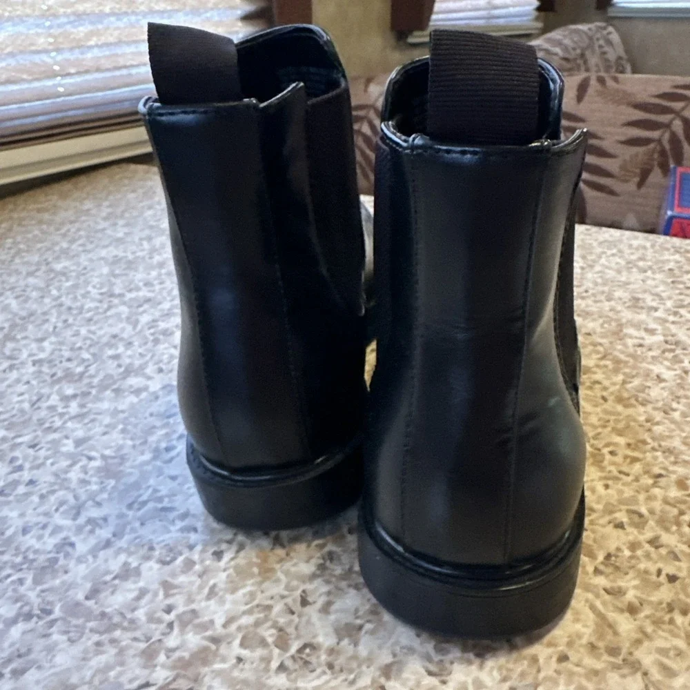 Kenneth Cole Unlisted Peyton Chelsea Boots Mens 10 Black Ankle Pull On Boot